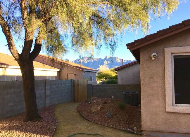 Building Photo - 3Bd/2ba Nice, clean in Rancho Vistoso, 3 Car Garage, Oro Valley