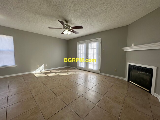 Building Photo - 2 Bd, 1 1/2 BA, townhouse in Sherwood.