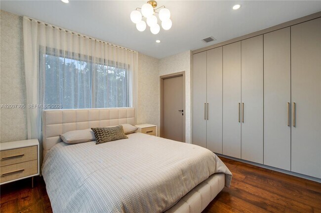 Building Photo - 145 NE 49th St