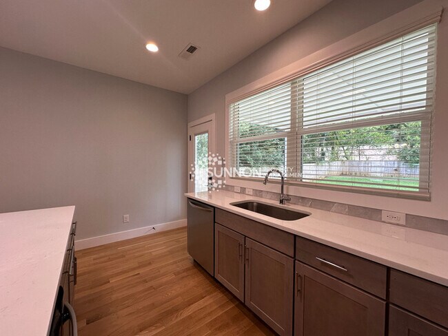 Building Photo - Gorgeous Updated 4 Bedroom Ranch Home