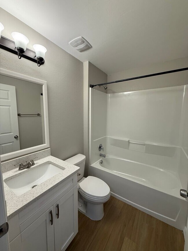 Building Photo - Duplex Unit For Rent In Port Charlotte