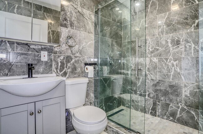 Building Photo - 9017 Riverside Pl