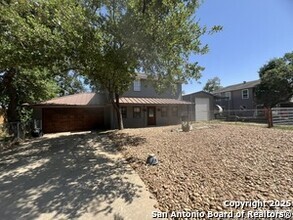 Building Photo - 568 Lake Forest
