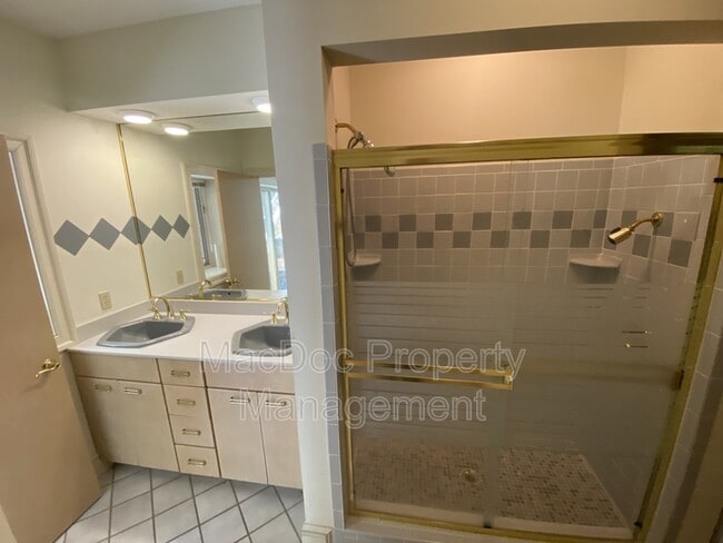Building Photo - 11225 N Club Dr