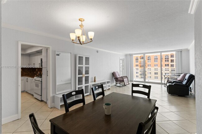 Building Photo - 2030 S Ocean Dr