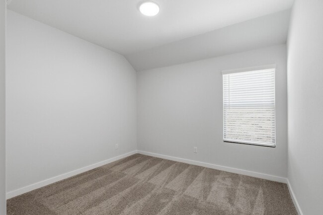 Building Photo - 637 Sierra Rdg