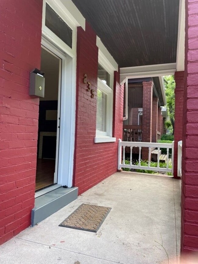 Building Photo - 235 Emming St