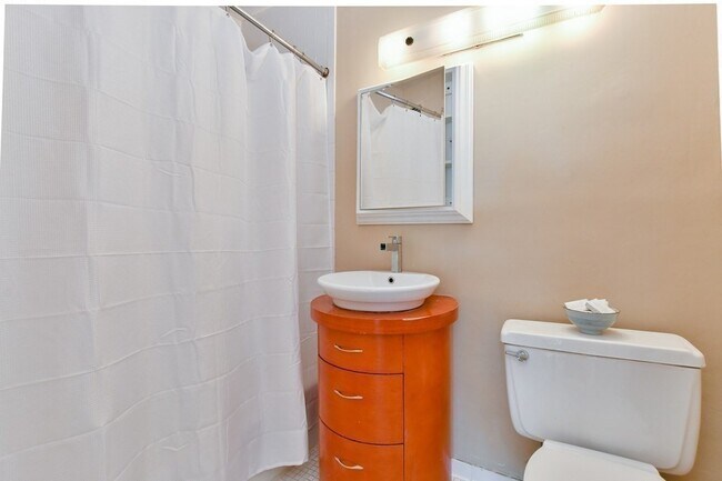 Building Photo - 65 E India Row