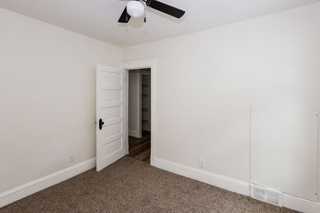 Building Photo - 3971 E 71st St