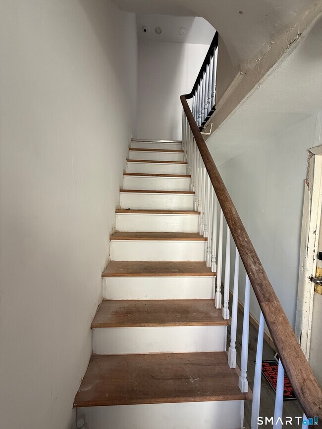 Building Photo - 33 Olive St