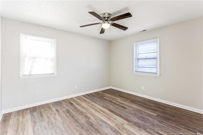 Building Photo - 1089 Essex Pl