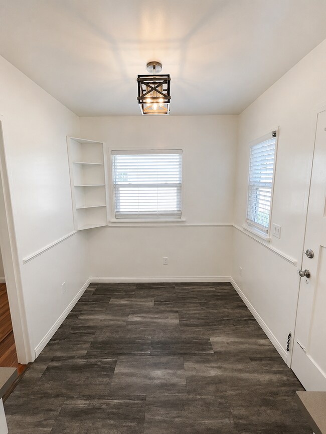 Building Photo - Completely Remodeled Spanish Style Midtown Apartment! Air Conditioning!