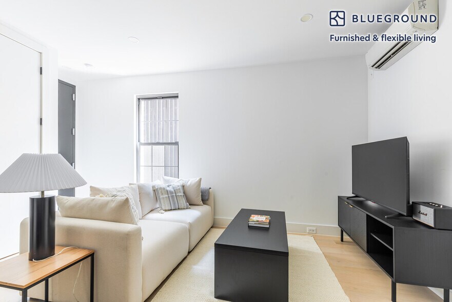 Primary Photo - 70 Middagh St
