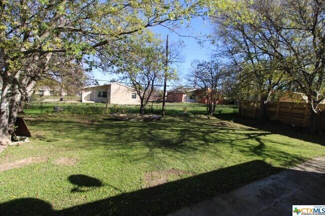 Building Photo - 409 Short Ave