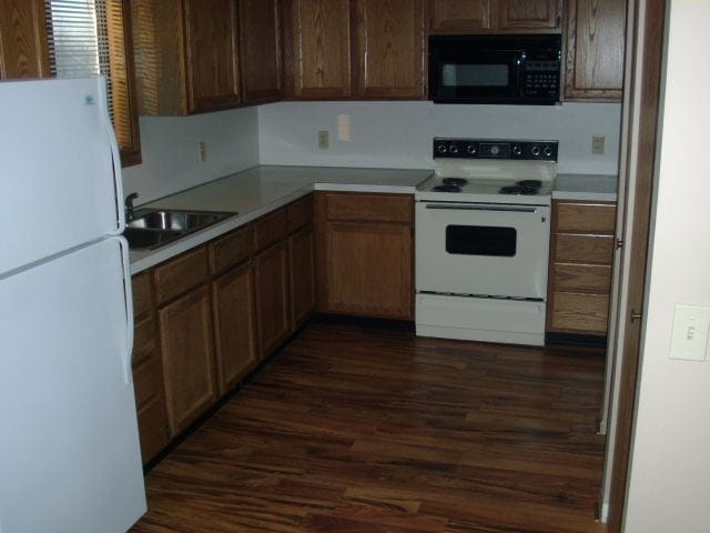 Building Photo - 3 br, 1 bath Townhome - Martin House Townh...