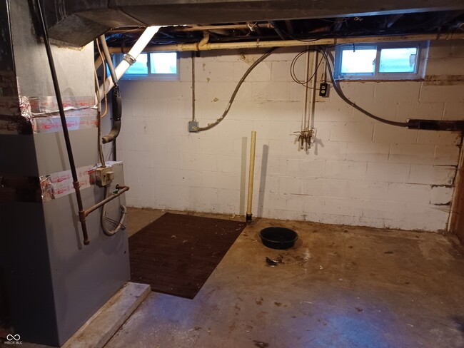 Building Photo - 670 Cleveland St