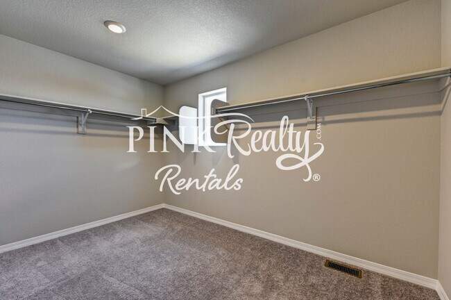 Building Photo - 6014 Yamhill Dr