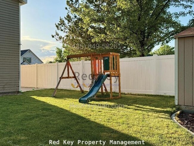 Building Photo - 970 W Single Family Home