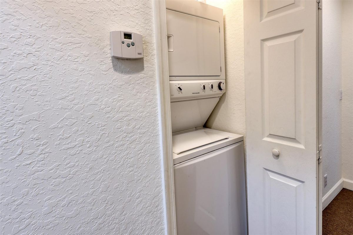 Building Photo - 121 Bayfront Dr