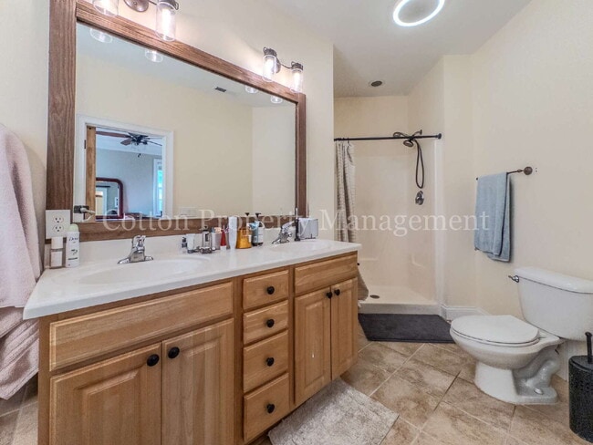 Building Photo - 102 Blossom Cir