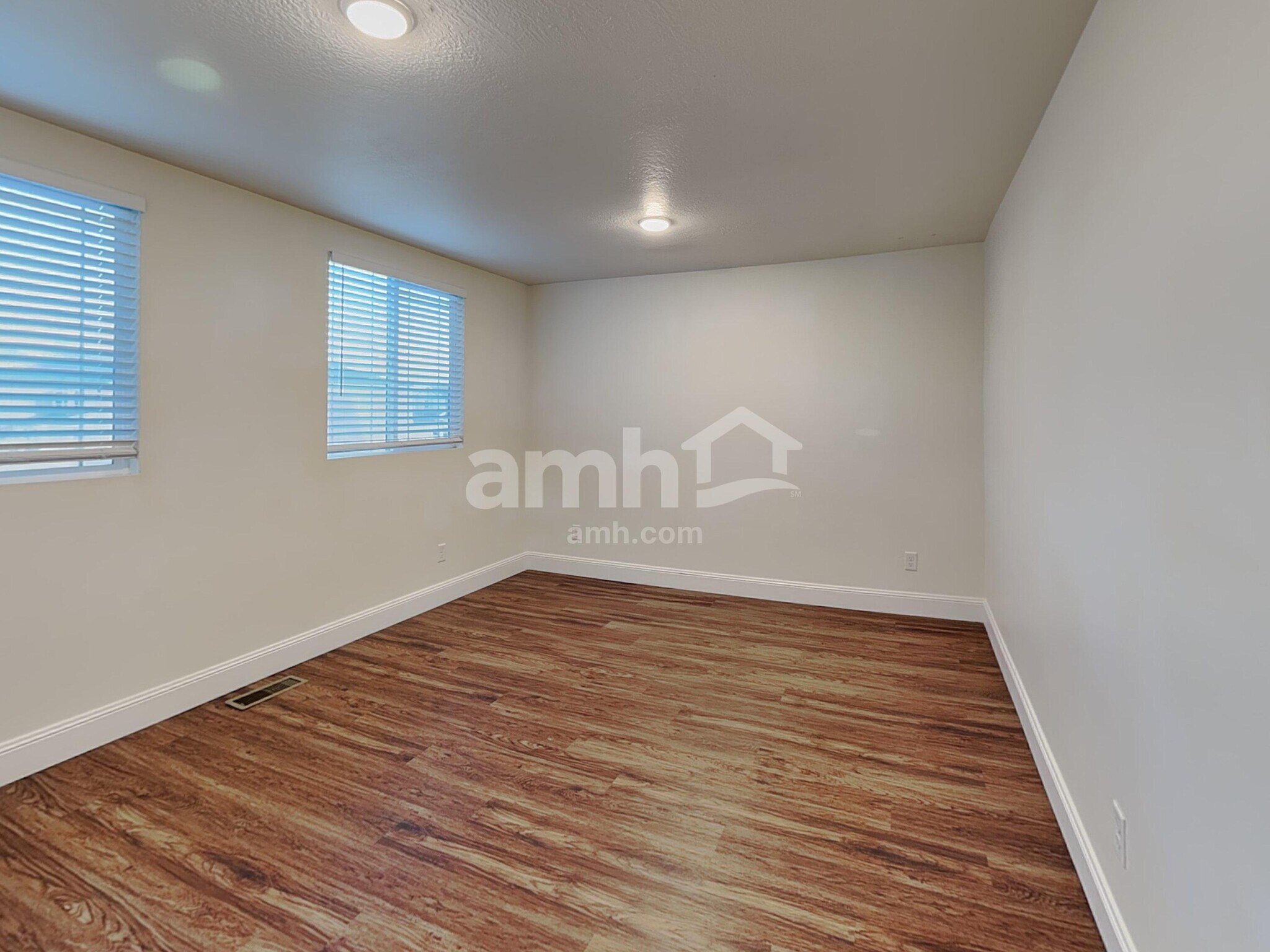 Building Photo - 3354 Fields Ave