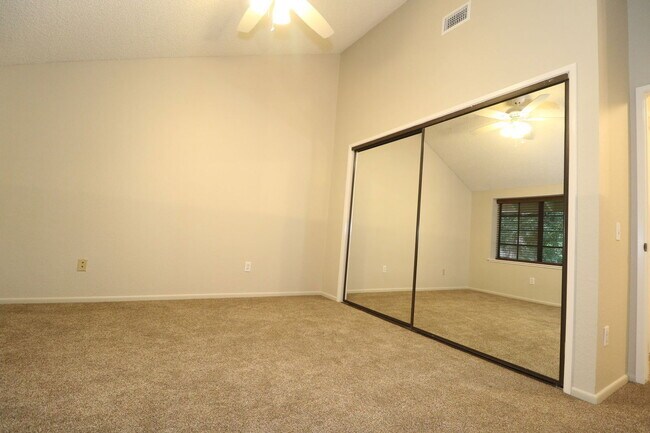 Building Photo - 204 San Luis Rey Dr