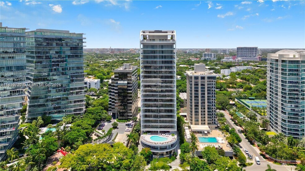 Building Photo - 2655 S Bayshore Dr