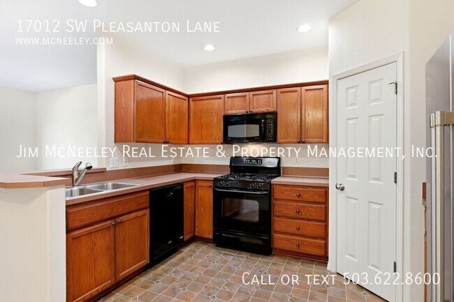 Building Photo - 17012 SW Pleasanton Ln