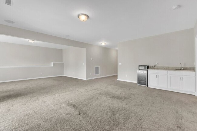 Building Photo - 4701 Kia Dr