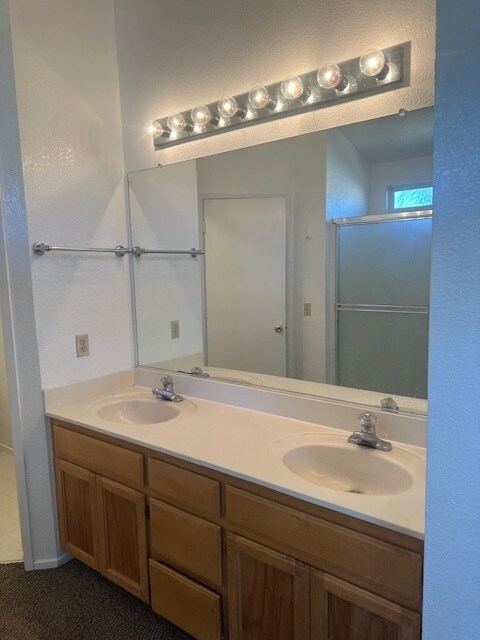 Building Photo - Weston Ranch 4 Bedroom 3 Bathroom Home