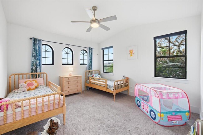 Building Photo - 321 Sweet Grass Ln