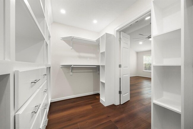 Building Photo - 4023 Breakwood Dr