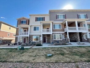 Building Photo - 811 E 98th-505