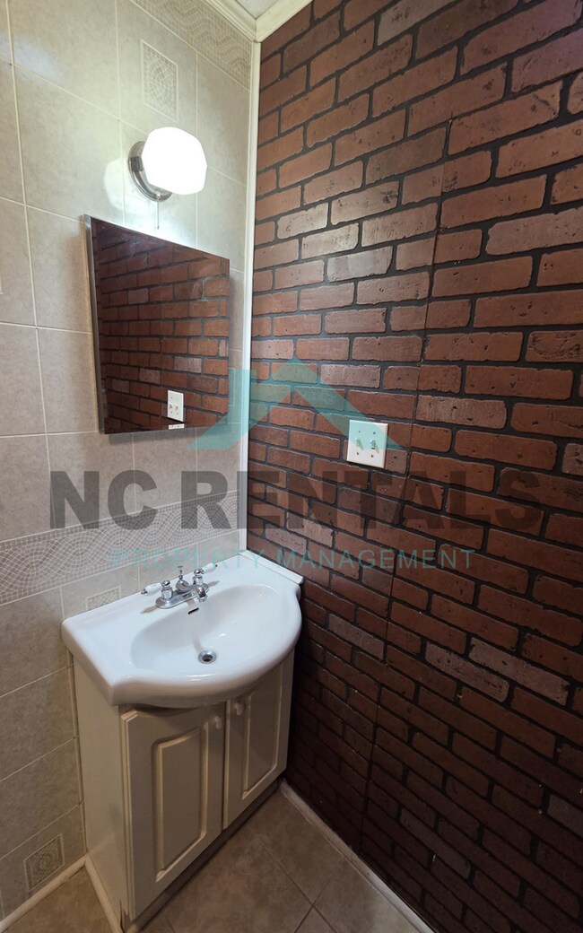 Building Photo - 3716 Dawson Ave