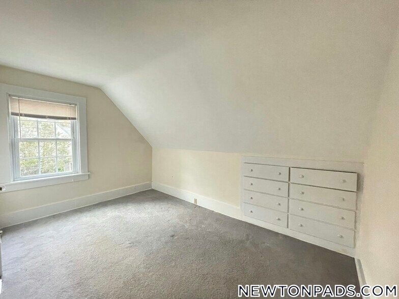 Building Photo - 256 Lowell Ave