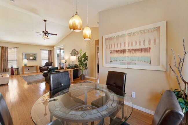 Building Photo - Gorgeous fully furnished home in Gilbert w...