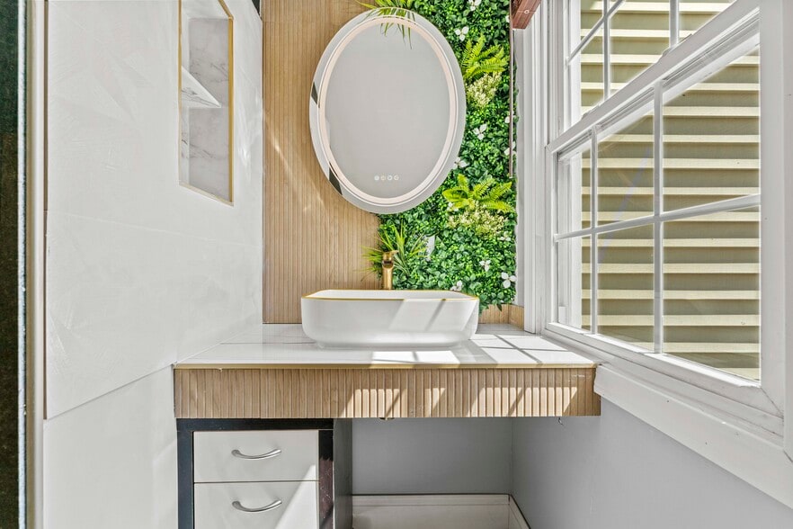 Building Photo - 210 Raymond Rd