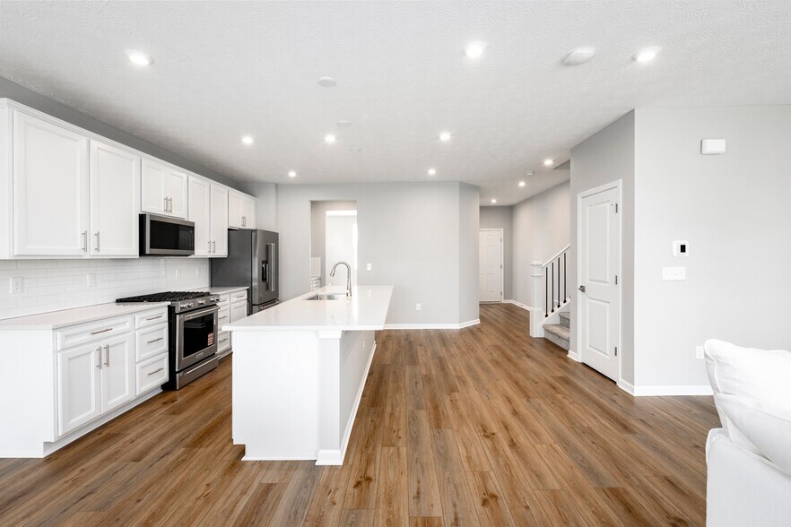 Building Photo - 1573 Crest Dr