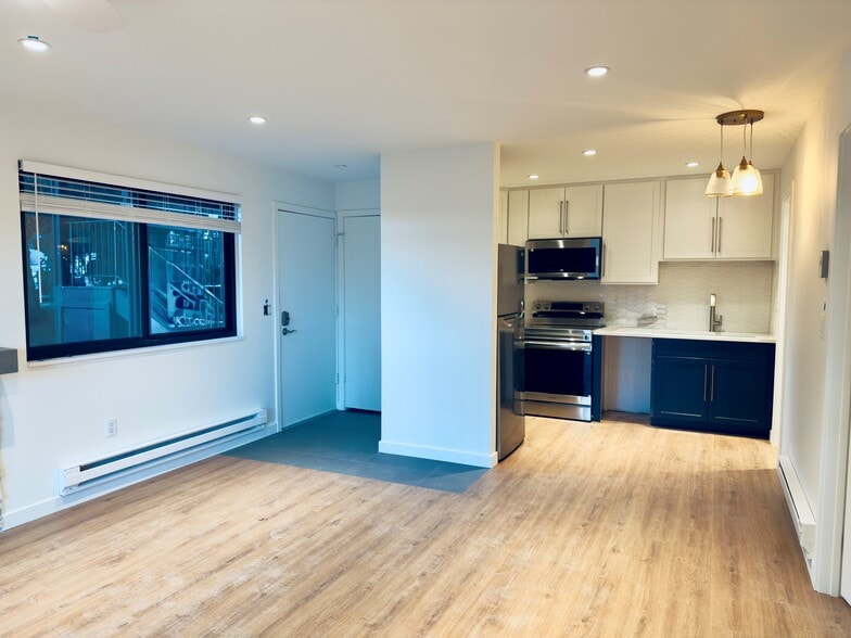 Building Photo - 2025 Canyons Resort Dr