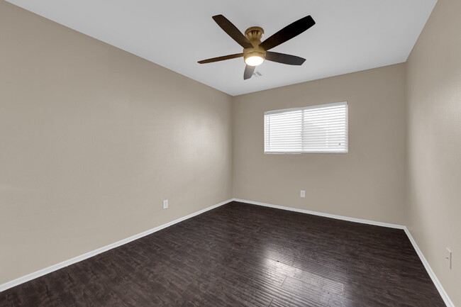 Building Photo - Beautiful 3-bedroom, 2.5-bathroom home loc...
