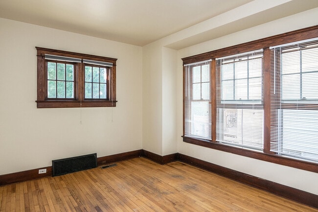 Building Photo - 112 Adams St