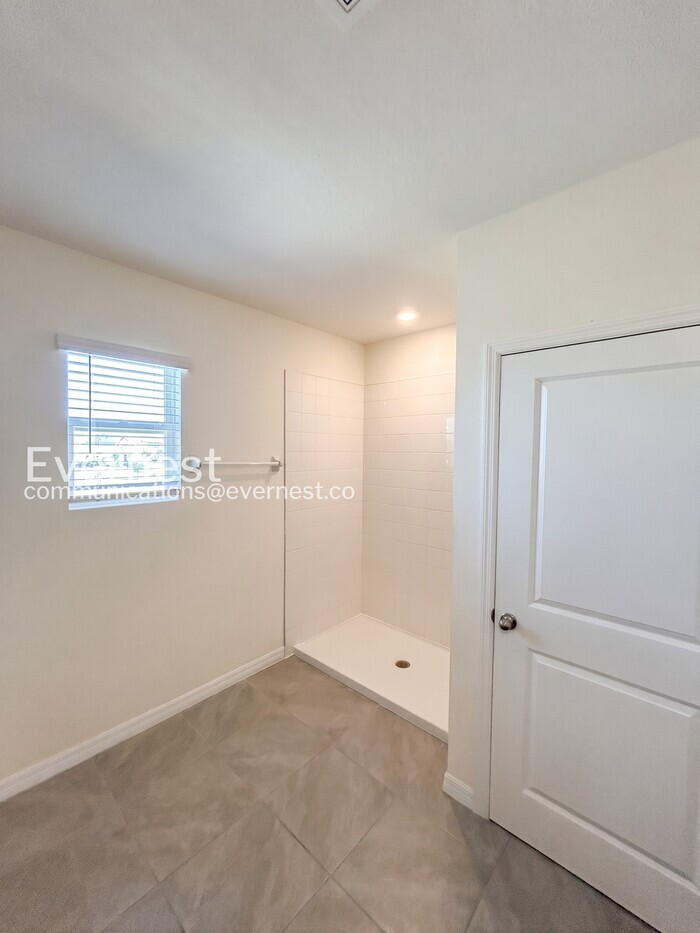 Building Photo - 8332 Juning Cove
