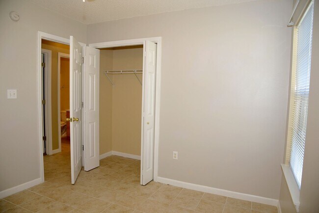 Building Photo - Charming 3 bedroom 2 bath home