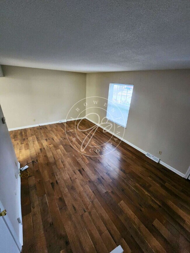 Building Photo - Sylvania Schools! Spacious 2-story, 3-bedroom, 2-bath home offering over 1,200 sq. ft. of living ...