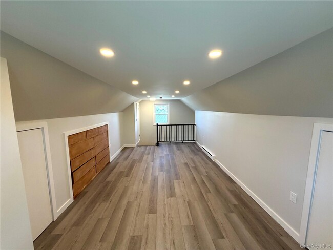 Building Photo - 537 Kimball Ave