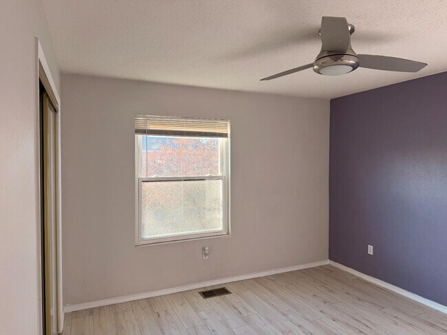 Building Photo - 8624 Alta Loma Ln NE