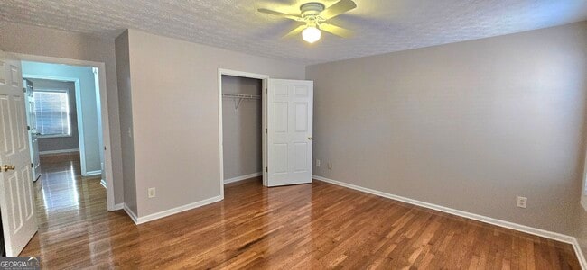Building Photo - 1055 Livery Cir