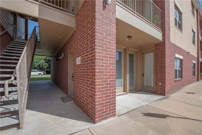 Building Photo - 1915 Dartmouth St