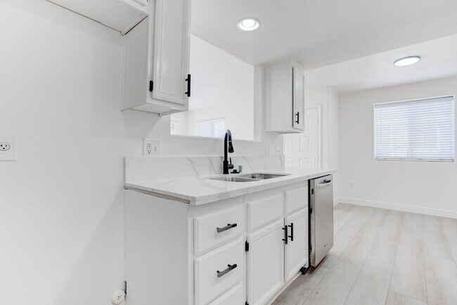 Building Photo - 5792 Ambassador Ave