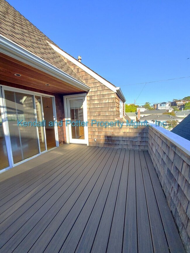 Building Photo - Unique Yacht Harbor 3bed/2bath Home with S...